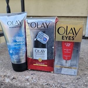 OLAY Regenerist Skincare Trio with Blue and Red Accents Large Olay Bundle
